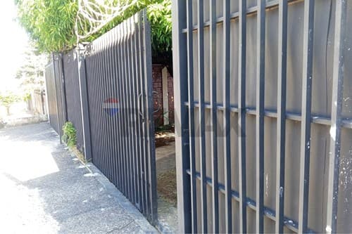 ¡Casa en alquiler en Villa Elisa!