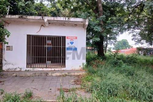Vendo un terreno con Salón Comercial