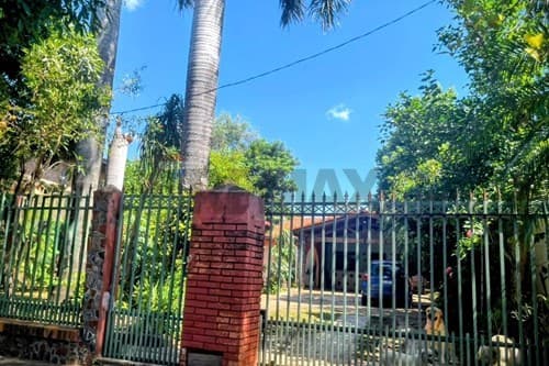 Casa en Luque - barrio primavera — foto principal