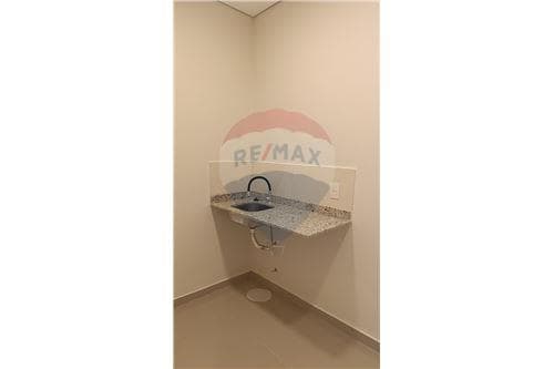 Alquilo salon comercial a estrenar en itauguá