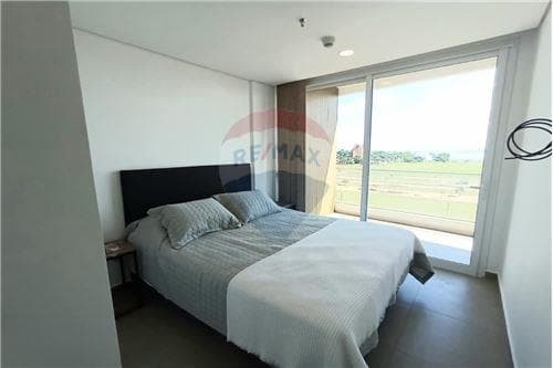 Lujoso departamento amoblado en oferta en venta — foto 2