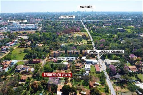 En venta terreno a una cuadra de Laguna Grande
