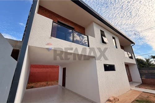 Casa a estrenar en Luque — foto 1
