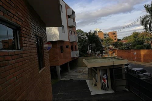 Dpto de 2 dorm + A. serv y cochera Las Mercedes — foto 3