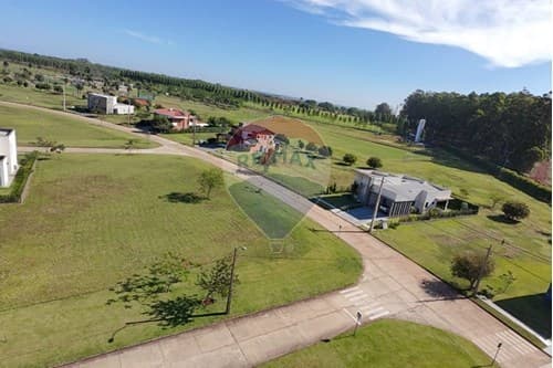 Terreno en Barrio Joven 1 de Costa del Lago, foto 2