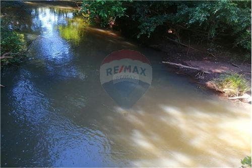 Dos terrenos de calle a calle con arroyo en venta — foto 2