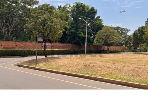 Terreno de un Exclusivo Barrio Cerrado Arapoty
