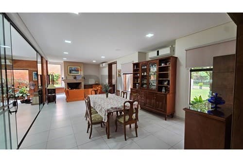 Amplia residencia en club de campo surubi´i, foto 3