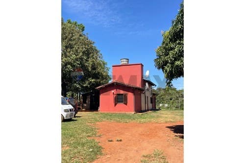 Casa en Terreno Amplio frente a Ruta 1