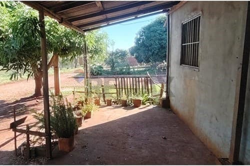 Tu Casa a remodelar con Salon, en Km 10 Acaray