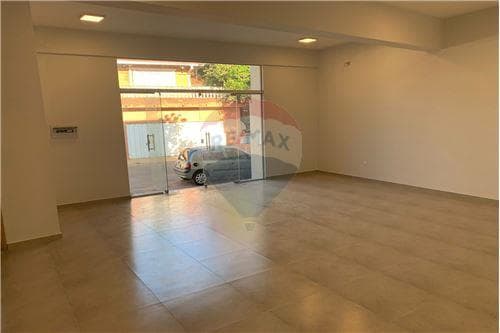 📣se alquila local comercial en planta baja, a media cuadra de molas lópez en barrio santisima Trinidad‼ — foto 2