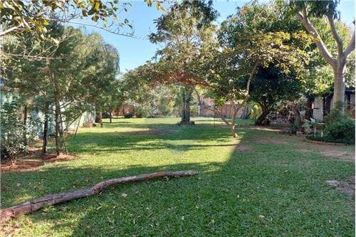 Importante terreno sobre Itapua c/ Molas Lopez — foto 2