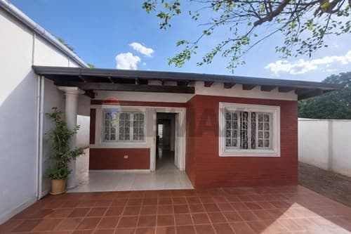 Casa con buenisima ubicacion en Ciudad del Este
