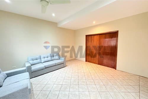 Casa sobre avenida laguna grande — foto 2