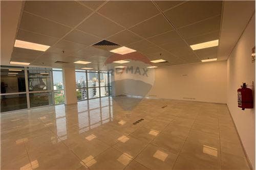 VENDO OFICINA Edificio Sky Park Piso 11 80m2