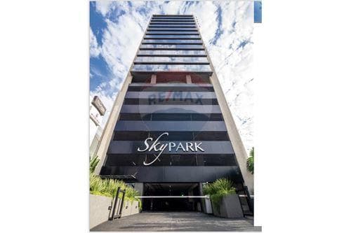 VENDO OFICINA Edificio Sky Park Piso 11 80m2