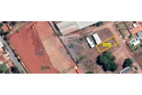 Terreno Barrio Barcequillo cerca de club Libertad
