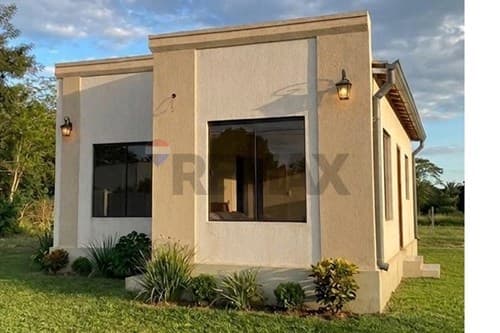 ¡Casa Moderna en Laurelty: Oportunidad en Capiatá!