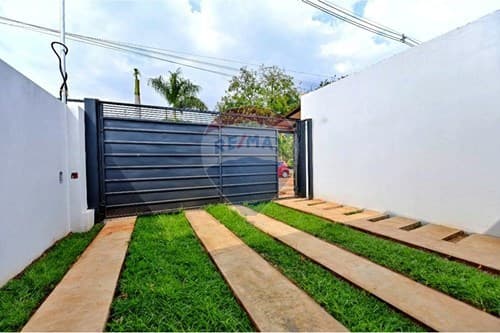 Duplex de 1 planta en Luque, zona ykua dure — foto 1
