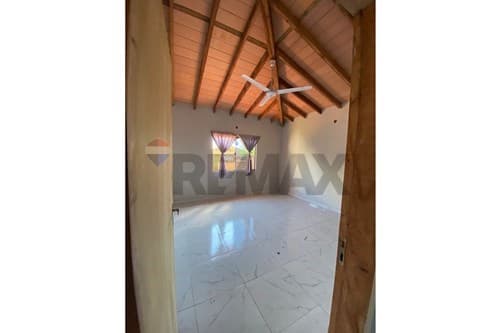 "Moderna Casa en Ñemby: Oportunidad Exclusiva" — foto 4