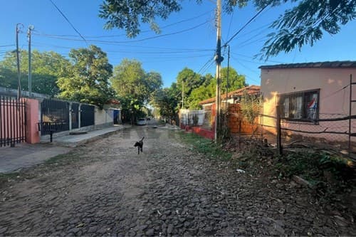 Vendo casa a refaccionar en San Lorenzo