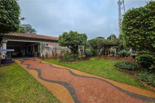 Amplia Casa con Quincho y Gran Terreno de 1.080 m², foto 2