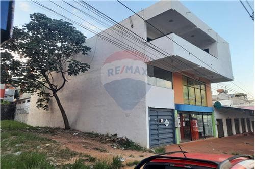 Local comercial+ vivienda en el circuito comercial