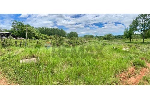 Vendo terreno en Arroyos y Esteros