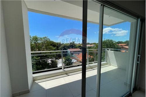 Departamento con cochera sobre Primer Presidente — foto 2