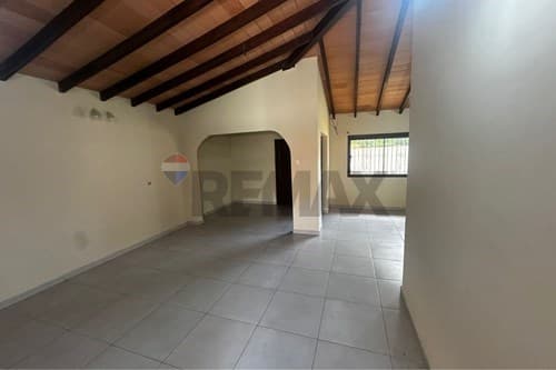"¡Tu Hogar Ideal en Laurelty, Luque te Espera!"