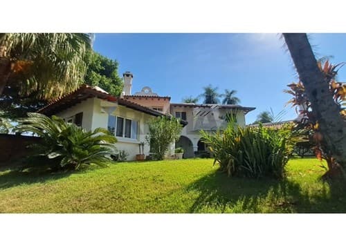 EXCLUSIVA CASA en Cond. Puerto Marco– Hernandarias