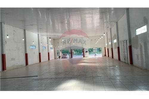 Salon comercial de 525m2 salto del guaira — foto 1