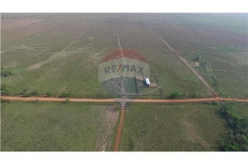 Campo en Arroyos y Esteros sobre el rio Piribebuy