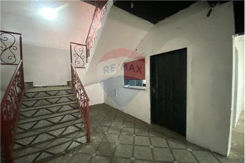 Amplio salón comercial de dos pisos — foto 4
