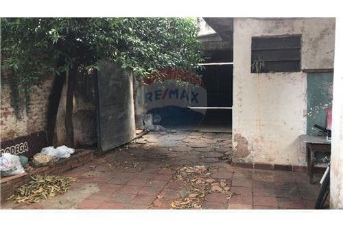 En venta terreno con casa a demoler o refaccionar