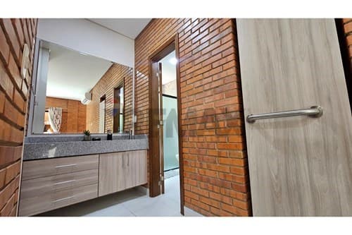 Amplia residencia en club de campo surubi´i, foto 5