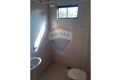 En venta propiedad con 3 departamentos en Luque — foto 3
