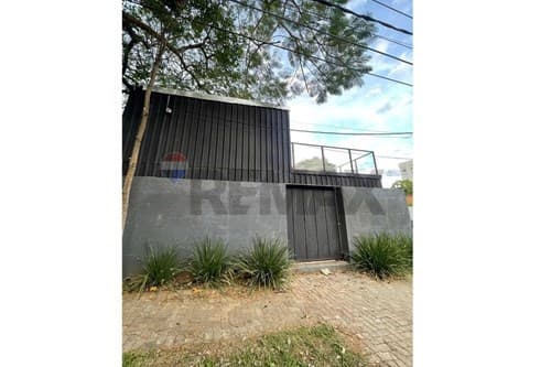 Showroom con oficinas y depósito en los laureles — foto 3