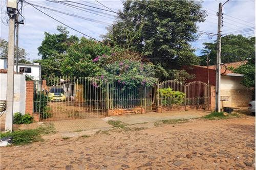 Terreno con casa a demoler o refaccionar — foto 2