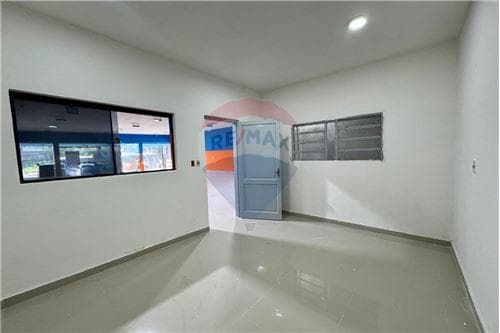 Local comercial con showroom y deposito — foto 3