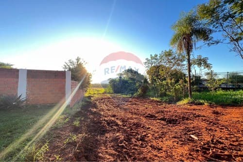 "Terreno amplio en el Barrio San Miguel Curuzú"