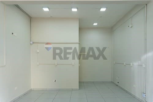 Salón Comercial en Alquiler — foto 4