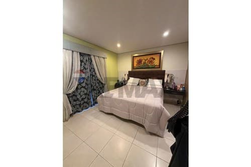Moderna casa en Villa Morra