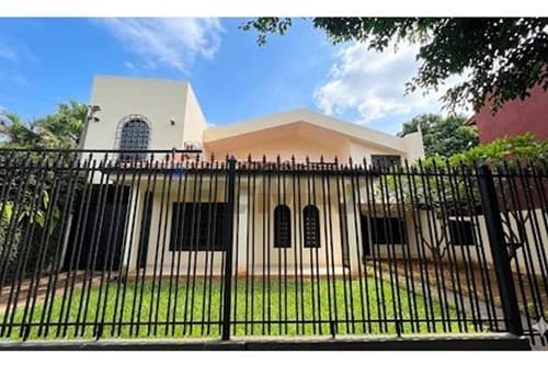 Aquilo Residencia en Barrio Laurelty Luque — foto 1