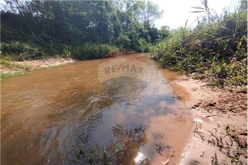 En venta Terreno con Arroyo (Arroyo Piribebuy)