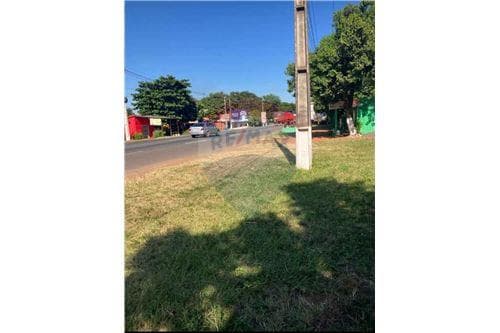 Terreno para inversión sobre acceso sur