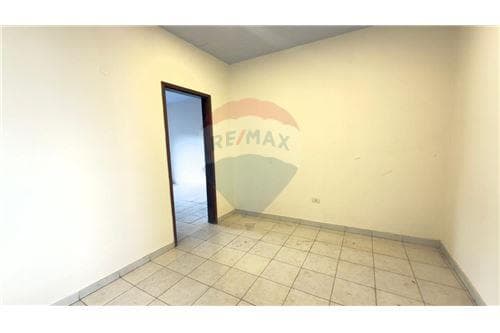 Vendo hermosa y amplia casa en lambare
