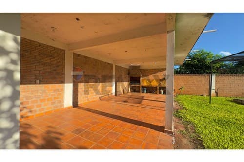 Casa con piscina en amplio terreno en Capiatá — foto 3