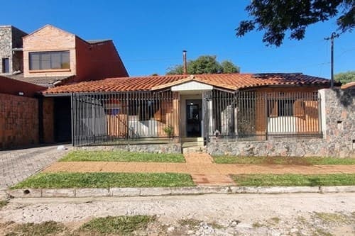 Vendo casa en lambare a 1/2 cda. De rca. Argentina