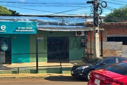 local sobre Av. Eugenio A. Garay CDE — foto 2